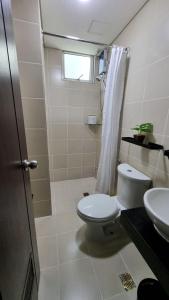 Cozy 1 BR San Lorenzo Place Netflix 4KM NAIA