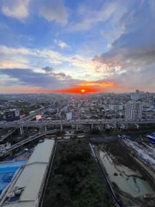 Cozy 1 BR San Lorenzo Place Netflix 4KM NAIA