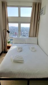 Cozy 1 BR San Lorenzo Place Netflix 4KM NAIA