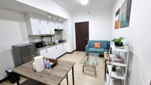 Cozy 1 BR San Lorenzo Place Netflix 4KM NAIA