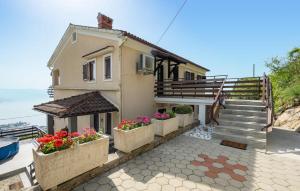 Awesome Apartment In Kolavici