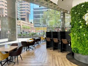 1727 at One Thibault