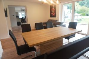 Deluxefort für 10 Gäste mit eigenem Whirlpool und Fasssauna