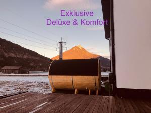 Deluxefort für 10 Gäste mit eigenem Whirlpool und Fasssauna