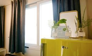 Hello Seochon - Gyeongbokgung Station