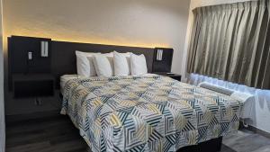 King Room - Non-Smoking room in Motel 6-Victoria TX