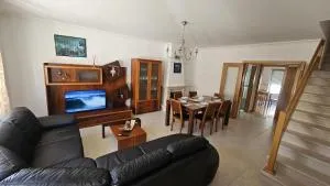 SURFANDO NO BALEAL 8 pessoas - Феррел