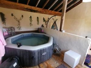 Maisons de vacances Gite avec vue foret - piscine partagee : photos des chambres