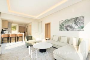 LUX Iconic Views at The Palm Tower Suite 3
