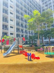 E & R Staycation Condotel near Mall of Asia