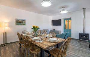 Cozy Home In Villanueva Del Río Y M