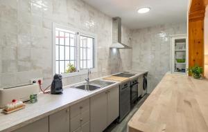 Cozy Home In Villanueva Del Río Y M