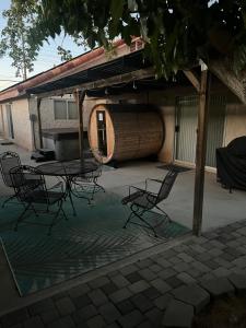 Cheerful 3BR 2BA Sauna Spa Pool Table PPong BBQ More
