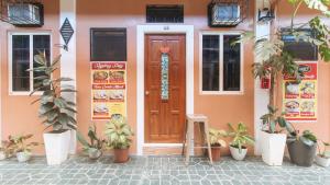 RedDoorz at Queens Hometel