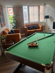 Spacious Leicester Apt with Free Parking, Sleeps 6
