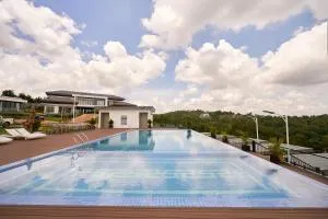 The Pine Mansion - Sen Monorom