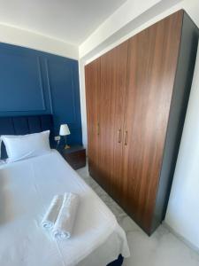 Lakefront Pearl Lux Studio