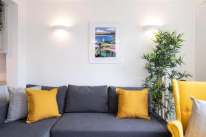 Luxury Modern PENTHOUSE, City Centre, SLEEPS 6