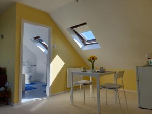 The Old Cornstore a beautiful Suite overlooking the sea