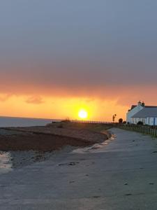 The Old Cornstore a beautiful Suite overlooking the sea