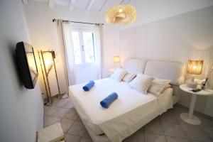 Stunning Bay-View Apartment - Pool, Terrace & 30s to Porto Rotondo Center & 10 Minutes To The Beach