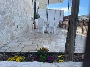 Brunello con veranda e piscina condivisa - Santa Lucia