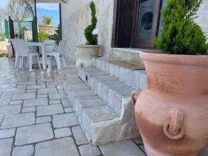 Brunello con veranda e piscina condivisa