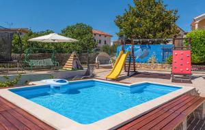 Stunning Home In Pirovac With Kitchen