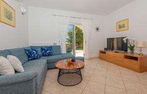 Stunning Home In Pirovac With Kitchen 