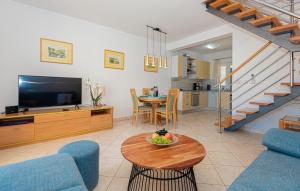 Stunning Home In Pirovac With Kitchen 