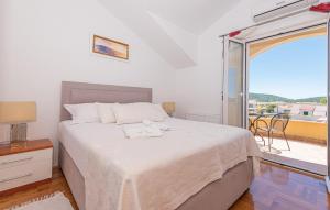 Stunning Home In Pirovac With Kitchen