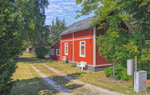 4 Bedroom Cozy Home In Klintehamn