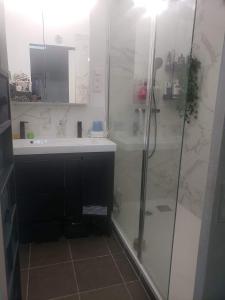 Villas Maison gemenos piscine proche plage 9 couchages clim marseille : photos des chambres