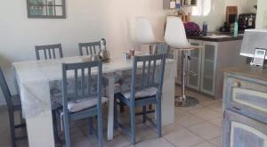 Villas Maison gemenos piscine proche plage 9 couchages clim marseille : photos des chambres