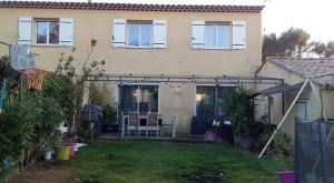 Villas Maison gemenos piscine proche plage 9 couchages clim marseille : Villa