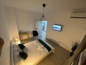 Elite escape in the couple