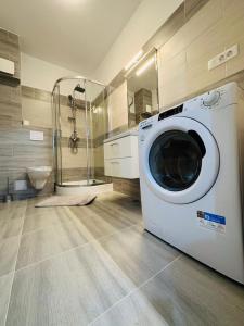 Elite escape in the couple