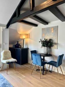 Beautiful city centre apartment with balcony