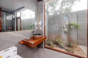 Phòng 3 Người Nhìn Ra Hồ Bơi (Triple Room with Pool View)