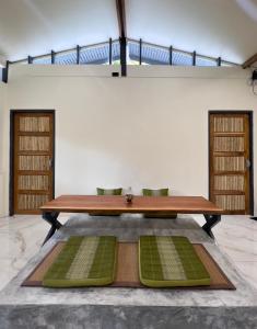 Behind the Temple Island Eco-Home 15min walk to Hin Kong Beach