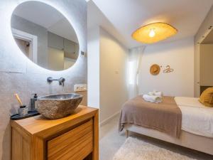 Azahara1, Panoramic views and frontline golf