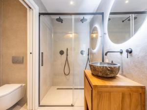 Azahara1, Panoramic views and frontline golf