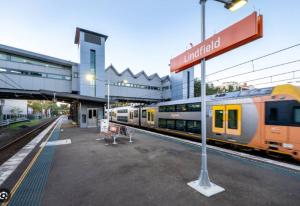 Lindfield steps to train and shopping