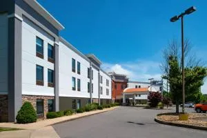 Holiday Inn Express Lewisburg - New Columbia by IHG - Powys