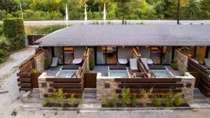 Sylvia Camping & Luxury Suites, Panel Hospitality Homes & Villas - Limín Litochórou