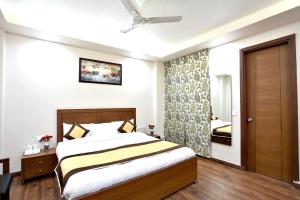 Hotel HC Grand near Indraprastha Apollo Hospital