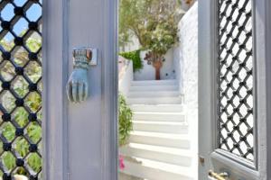 Captains House - Historical home in Hydra 1800