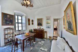 Captains House - Historical home in Hydra 1800