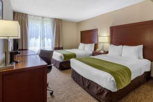 Double Room with Two Double Beds - Disability Access/Non-Smoking room in Comfort Inn St Petersburg North