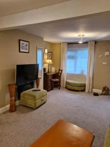 Model Cottages - 布拉尼